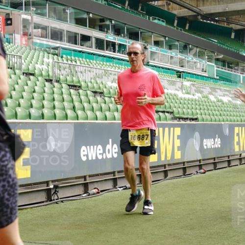 13.09.2026 - 21. swb-Marathon Bremen Michael Burmester http://msf.ph/oto/10465122 13.09.2026 10:35:21 Laufen im Stadion 10093, 10144, 10147, 10152, 10157, 10173, 10175, 10177, 10181, 10182, 10185, 10195, 10240, 10245, 10254, 10263, 10306, 10309, 10356, 10357, 10367, 10368, 10369, 10377, 10409, 10415, 10427, 10439, 10460, 10473, 10477, 10481, 10485, 10492, 10528, 10559, 10604, 10617, 10636, 10639, 10668, 10669, 10671, 10672, 10677, 10699, 10700, 10715, 10828, 10857, 10914, 10928, 11126, 11162, 11343, 11803, 11965, 10146, 10222 meine-sportfotos.de