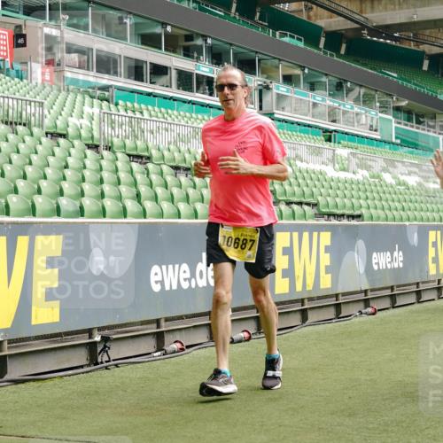 13.09.2026 - 21. swb-Marathon Bremen Michael Burmester http://msf.ph/oto/10465140 13.09.2026 10:35:21 Laufen im Stadion 10093, 10144, 10147, 10152, 10157, 10173, 10175, 10177, 10181, 10182, 10185, 10195, 10240, 10245, 10254, 10263, 10306, 10309, 10356, 10357, 10367, 10368, 10369, 10377, 10409, 10415, 10427, 10439, 10460, 10473, 10477, 10481, 10485, 10492, 10528, 10559, 10604, 10617, 10636, 10639, 10668, 10669, 10671, 10672, 10677, 10699, 10700, 10715, 10828, 10857, 10914, 10928, 11126, 11162, 11343, 11803, 11965, 10146, 10222 meine-sportfotos.de