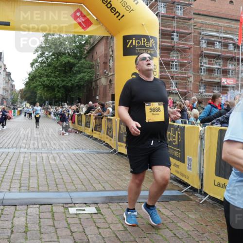 13.09.2026 - Kiel Lauf Yannick Fuchs http://msf.ph/oto/10465160 13.09.2026 09:57:59 Ziel 5688, 6253, 8352, 818, 1296, 2406, 3317, 3427, 4567, 4808, 6173, 6735, 7358, 7359, 8853, 9998, 10943, 11014, 2014, 3279, 3302, 5524, 5738, 1122, 3114, 5776, 6173, 6243, 6932, 7786, 8103, 8113, 11014, 11095, 11245, 12507 meine-sportfotos.de