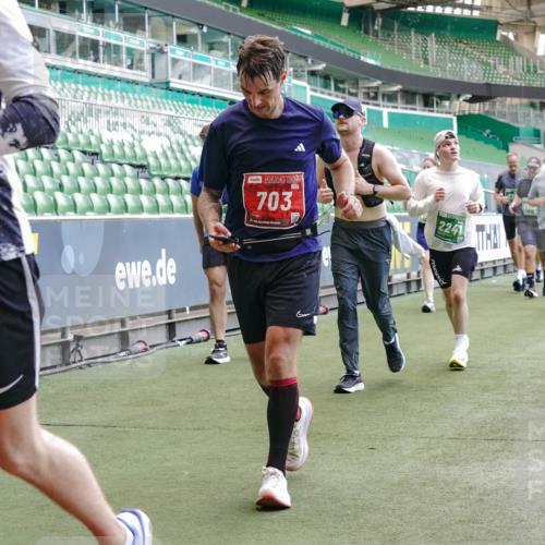 13.09.2026 - 21. swb-Marathon Bremen Michael Burmester http://msf.ph/oto/10465164 13.09.2026 13:13:09 Laufen im Stadion 118, 183, 270, 278, 349, 514, 576, 600, 631, 695, 702, 843, 933, 950, 1005, 1113, 1143, 1226, 1286, 1334, 1426, 1435, 1596, 1641, 1849, 1851, 1991, 2005, 2035, 2079, 2248, 2264, 2336, 2375, 2377, 2387, 2398, 2412, 2426, 2439, 2457, 2461, 2478, 2505, 2540, 2612, 2665, 2673, 2684, 2693, 2765, 2773, 2792, 2815, 2816, 2850, 2860, 2884, 2895, 2921, 2963, 2966, 2972, 2975, 3016, 3079, 3111, 3143, 3155, 3209, 3253, 3277, 3293, 3304, 3308, 3313, 3349, 3434 meine-sportfotos.de