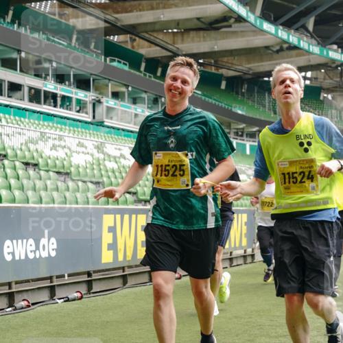 13.09.2026 - 21. swb-Marathon Bremen Michael Burmester http://msf.ph/oto/10465220 13.09.2026 10:35:22 Laufen im Stadion 10093, 10144, 10147, 10152, 10157, 10173, 10175, 10177, 10181, 10182, 10185, 10187, 10195, 10240, 10245, 10254, 10263, 10306, 10309, 10356, 10357, 10367, 10368, 10369, 10377, 10409, 10415, 10427, 10439, 10460, 10473, 10477, 10481, 10485, 10492, 10528, 10559, 10604, 10617, 10636, 10639, 10668, 10669, 10671, 10672, 10677, 10699, 10700, 10715, 10828, 10857, 10914, 10928, 11126, 11162, 11343, 11803, 11965, 10146, 10222 meine-sportfotos.de