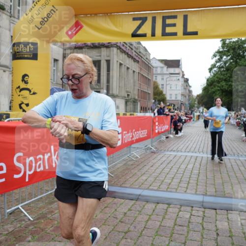 13.09.2026 - Kiel Lauf Yannick Fuchs http://msf.ph/oto/10465251 13.09.2026 09:58:15 Ziel 2014, 3279, 3302, 5524, 5738, 1296, 2406, 3317, 4808, 5688, 6253, 8352, 8853, 2103, 7415, 9087, 12561, 818, 3317, 3427, 4808, 7358, 7359, 9998, 10943 meine-sportfotos.de