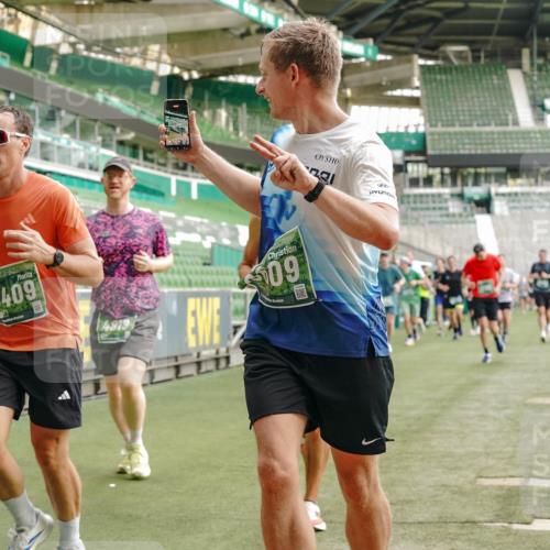 13.09.2026 - 21. swb-Marathon Bremen Michael Burmester http://msf.ph/oto/10465337 13.09.2026 12:56:30 Laufen im Stadion 205, 307, 388, 411, 431, 465, 655, 769, 854, 857, 876, 913, 926, 948, 1058, 1130, 1197, 1537, 1601, 1645, 1750, 1809, 1900, 1972, 2001, 2040, 2051, 2075, 2122, 2251, 2260, 2319, 2473, 2493, 2535, 2604, 2634, 2640, 2671, 2761, 2812, 2948, 3057, 3078, 3119, 3192, 3202, 3290, 3348, 3411, 3450, 3458, 3508, 3514, 3634, 3706, 3716, 3760, 3813, 3836, 4135, 4137, 4171, 4316, 4319, 4413, 4455, 4479, 4733, 5277, 5430, 5530, 6106, 2498, 3085 meine-sportfotos.de