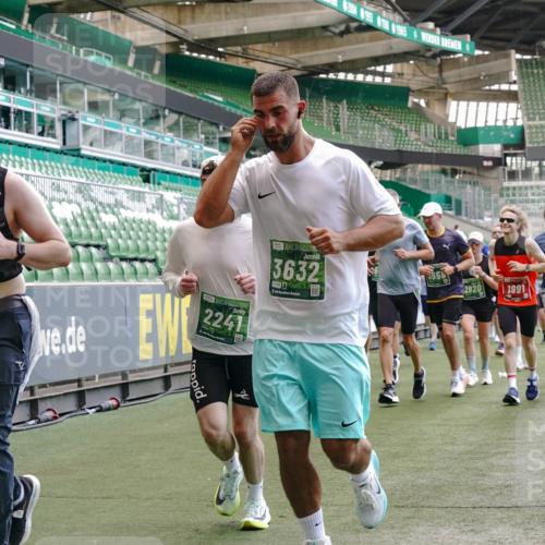 13.09.2026 - 21. swb-Marathon Bremen Michael Burmester http://msf.ph/oto/10465356 13.09.2026 13:13:11 Laufen im Stadion 118, 183, 270, 278, 349, 514, 576, 600, 631, 695, 702, 843, 933, 950, 1005, 1143, 1226, 1286, 1334, 1426, 1435, 1596, 1641, 1849, 1851, 1991, 2005, 2035, 2079, 2248, 2264, 2336, 2375, 2377, 2387, 2398, 2412, 2426, 2439, 2457, 2461, 2478, 2505, 2540, 2612, 2665, 2673, 2684, 2693, 2765, 2773, 2792, 2815, 2816, 2850, 2860, 2884, 2895, 2921, 2963, 2966, 2972, 2975, 3016, 3111, 3143, 3155, 3209, 3253, 3277, 3293, 3304, 3308, 3313, 3349, 3434, 3661 meine-sportfotos.de