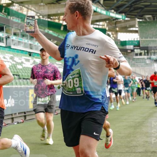 13.09.2026 - 21. swb-Marathon Bremen Michael Burmester http://msf.ph/oto/10465373 13.09.2026 12:56:30 Laufen im Stadion 205, 307, 388, 411, 431, 465, 655, 769, 854, 857, 876, 913, 926, 948, 1058, 1130, 1197, 1537, 1601, 1645, 1750, 1809, 1900, 1972, 2001, 2040, 2051, 2075, 2122, 2251, 2260, 2319, 2473, 2493, 2535, 2604, 2634, 2640, 2671, 2761, 2812, 2948, 3057, 3078, 3119, 3192, 3202, 3290, 3348, 3411, 3450, 3458, 3508, 3514, 3634, 3706, 3716, 3760, 3813, 3836, 4135, 4137, 4171, 4316, 4319, 4413, 4455, 4479, 4733, 5277, 5430, 5530, 6106, 2498, 3085 meine-sportfotos.de