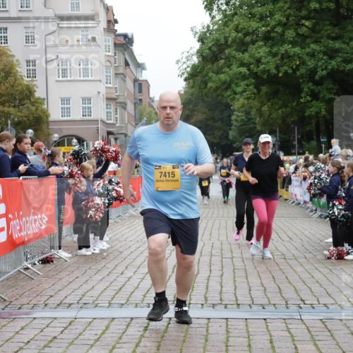 13.09.2026 - Kiel Lauf Yannick Fuchs http://msf.ph/oto/10465407 13.09.2026 09:58:35 Ziel 2103, 5872, 7415, 11463, 2014, 3279, 3302, 5524, 5738, 6253, 9087, 12561, 269, 3458, 6249, 10325, 10326, 10564, 5688, 6253 meine-sportfotos.de