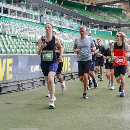 13.09.2026 - 21. swb-Marathon Bremen Michael Burmester http://msf.ph/oto/10465477 13.09.2026 13:13:13 Laufen im Stadion 118, 183, 270, 278, 349, 514, 576, 600, 631, 695, 702, 843, 933, 950, 1005, 1143, 1226, 1286, 1334, 1426, 1435, 1596, 1641, 1849, 1991, 2005, 2035, 2079, 2248, 2264, 2336, 2375, 2377, 2387, 2398, 2412, 2426, 2439, 2457, 2461, 2478, 2505, 2540, 2612, 2665, 2673, 2684, 2693, 2765, 2773, 2792, 2815, 2816, 2850, 2860, 2884, 2895, 2921, 2963, 2966, 2972, 2975, 3016, 3111, 3143, 3155, 3209, 3253, 3277, 3293, 3304, 3308, 3313, 3349, 3434, 3661 meine-sportfotos.de