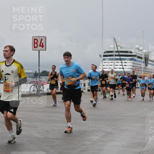13.09.2026 - Kiel Lauf Andreas Tolksdorf http://msf.ph/oto/10465632 13.09.2026 12:06:37 Kiellinie 99, 552, 4, 3 meine-sportfotos.de