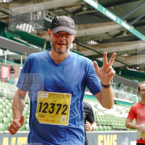 13.09.2026 - 21. swb-Marathon Bremen Michael Burmester http://msf.ph/oto/10465724 13.09.2026 10:35:28 Laufen im Stadion 10093, 10144, 10147, 10152, 10157, 10173, 10175, 10177, 10181, 10182, 10185, 10187, 10195, 10240, 10245, 10254, 10263, 10272, 10275, 10291, 10306, 10309, 10356, 10357, 10367, 10368, 10369, 10377, 10409, 10415, 10420, 10427, 10439, 10460, 10473, 10477, 10481, 10485, 10492, 10528, 10559, 10560, 10617, 10636, 10639, 10669, 10671, 10672, 10677, 10700, 10715, 10828, 10857, 10914, 10928, 11126, 11162, 11343, 11803, 11965, 10146, 10222 meine-sportfotos.de