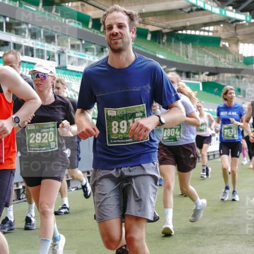 13.09.2026 - 21. swb-Marathon Bremen Michael Burmester http://msf.ph/oto/10465733 13.09.2026 13:13:15 Laufen im Stadion 118, 183, 270, 278, 349, 514, 576, 600, 631, 695, 702, 843, 933, 950, 1005, 1143, 1226, 1286, 1334, 1426, 1435, 1596, 1641, 1849, 1991, 2005, 2035, 2079, 2248, 2264, 2336, 2375, 2377, 2387, 2398, 2412, 2439, 2457, 2461, 2478, 2505, 2540, 2612, 2665, 2673, 2684, 2693, 2765, 2773, 2792, 2815, 2816, 2850, 2860, 2884, 2895, 2921, 2963, 2966, 2972, 2975, 3016, 3111, 3143, 3155, 3209, 3253, 3277, 3293, 3304, 3308, 3313, 3349, 3378, 3434, 3661 meine-sportfotos.de