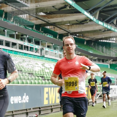 13.09.2026 - 21. swb-Marathon Bremen Michael Burmester http://msf.ph/oto/10465741 13.09.2026 10:35:29 Laufen im Stadion 10093, 10144, 10147, 10152, 10157, 10173, 10175, 10177, 10181, 10182, 10185, 10187, 10195, 10240, 10245, 10254, 10263, 10272, 10275, 10291, 10306, 10309, 10356, 10357, 10367, 10368, 10369, 10377, 10409, 10415, 10420, 10427, 10439, 10460, 10473, 10477, 10481, 10485, 10492, 10528, 10559, 10560, 10617, 10636, 10639, 10669, 10671, 10672, 10677, 10700, 10715, 10828, 10857, 10914, 10928, 11126, 11162, 11343, 11803, 11965, 10146, 10222 meine-sportfotos.de