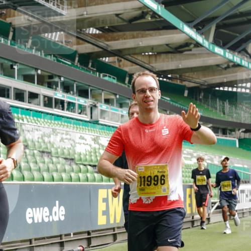 13.09.2026 - 21. swb-Marathon Bremen Michael Burmester http://msf.ph/oto/10465766 13.09.2026 10:35:29 Laufen im Stadion 10093, 10144, 10147, 10152, 10157, 10173, 10175, 10177, 10181, 10182, 10185, 10187, 10195, 10240, 10245, 10254, 10263, 10272, 10275, 10291, 10306, 10309, 10356, 10357, 10367, 10368, 10369, 10377, 10409, 10415, 10420, 10427, 10439, 10460, 10473, 10477, 10481, 10485, 10492, 10528, 10559, 10560, 10617, 10636, 10639, 10669, 10671, 10672, 10677, 10700, 10715, 10828, 10857, 10914, 10928, 11126, 11162, 11343, 11803, 11965, 10146, 10222 meine-sportfotos.de