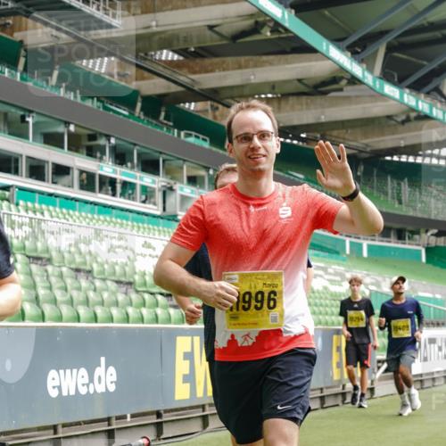 13.09.2026 - 21. swb-Marathon Bremen Michael Burmester http://msf.ph/oto/10465794 13.09.2026 10:35:29 Laufen im Stadion 10093, 10144, 10147, 10152, 10157, 10173, 10175, 10177, 10181, 10182, 10185, 10187, 10195, 10240, 10245, 10254, 10263, 10272, 10275, 10291, 10306, 10309, 10356, 10357, 10367, 10368, 10369, 10377, 10409, 10415, 10420, 10427, 10439, 10460, 10473, 10477, 10481, 10485, 10492, 10528, 10559, 10560, 10617, 10636, 10639, 10669, 10671, 10672, 10677, 10700, 10715, 10828, 10857, 10914, 10928, 11126, 11162, 11343, 11803, 11965, 10146, 10222 meine-sportfotos.de