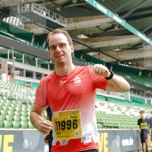 13.09.2026 - 21. swb-Marathon Bremen Michael Burmester http://msf.ph/oto/10465825 13.09.2026 10:35:29 Laufen im Stadion 10093, 10144, 10147, 10152, 10157, 10173, 10175, 10177, 10181, 10182, 10185, 10187, 10195, 10240, 10245, 10254, 10263, 10272, 10275, 10291, 10306, 10309, 10356, 10357, 10367, 10368, 10369, 10377, 10409, 10415, 10420, 10427, 10439, 10460, 10473, 10477, 10481, 10485, 10492, 10528, 10559, 10560, 10617, 10636, 10639, 10669, 10671, 10672, 10677, 10700, 10715, 10828, 10857, 10914, 10928, 11126, 11162, 11343, 11803, 11965, 10146, 10222 meine-sportfotos.de