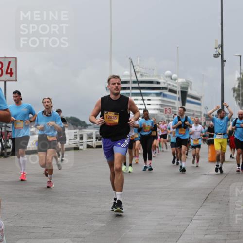 13.09.2026 - Kiel Lauf Andreas Tolksdorf http://msf.ph/oto/10465860 13.09.2026 12:06:48 Kiellinie 38, 39, 862, 4, 12036, 3 meine-sportfotos.de