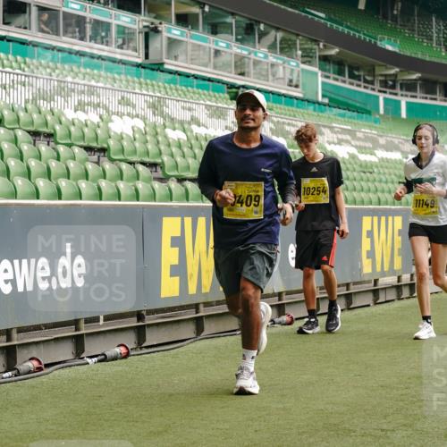 13.09.2026 - 21. swb-Marathon Bremen Michael Burmester http://msf.ph/oto/10465873 13.09.2026 10:35:31 Laufen im Stadion 10093, 10144, 10147, 10152, 10157, 10160, 10173, 10175, 10177, 10181, 10182, 10185, 10187, 10195, 10245, 10251, 10254, 10263, 10272, 10275, 10291, 10306, 10309, 10356, 10357, 10367, 10368, 10369, 10377, 10382, 10409, 10415, 10420, 10427, 10439, 10460, 10473, 10477, 10481, 10485, 10492, 10528, 10559, 10560, 10617, 10636, 10639, 10669, 10671, 10672, 10677, 10700, 10715, 10828, 10914, 10928, 11126, 11162, 11343, 11803, 11965, 10146, 10222 meine-sportfotos.de