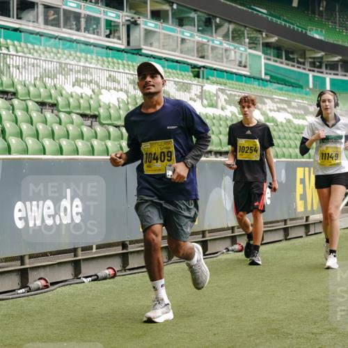 13.09.2026 - 21. swb-Marathon Bremen Michael Burmester http://msf.ph/oto/10465905 13.09.2026 10:35:32 Laufen im Stadion 10093, 10144, 10147, 10152, 10157, 10160, 10173, 10175, 10181, 10182, 10185, 10187, 10195, 10245, 10251, 10254, 10263, 10272, 10275, 10291, 10306, 10309, 10356, 10357, 10367, 10368, 10369, 10377, 10382, 10409, 10415, 10420, 10427, 10439, 10460, 10473, 10477, 10481, 10485, 10492, 10528, 10559, 10560, 10607, 10617, 10636, 10639, 10669, 10671, 10672, 10677, 10700, 10715, 10828, 10914, 10928, 11126, 11162, 11343, 11803, 11965, 10146, 10222 meine-sportfotos.de