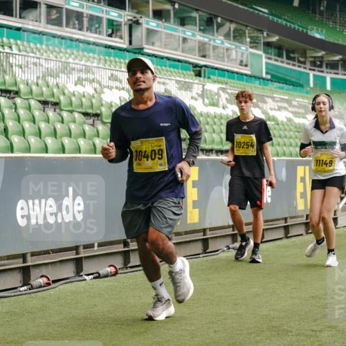 13.09.2026 - 21. swb-Marathon Bremen Michael Burmester http://msf.ph/oto/10465927 13.09.2026 10:35:32 Laufen im Stadion 10093, 10144, 10147, 10152, 10157, 10160, 10173, 10175, 10181, 10182, 10185, 10187, 10195, 10245, 10251, 10254, 10263, 10272, 10275, 10291, 10306, 10309, 10356, 10357, 10367, 10368, 10369, 10377, 10382, 10409, 10415, 10420, 10427, 10439, 10460, 10473, 10477, 10481, 10485, 10492, 10528, 10559, 10560, 10607, 10617, 10636, 10639, 10669, 10671, 10672, 10677, 10700, 10715, 10828, 10914, 10928, 11126, 11162, 11343, 11803, 11965, 10146, 10222 meine-sportfotos.de