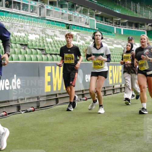 13.09.2026 - 21. swb-Marathon Bremen Michael Burmester http://msf.ph/oto/10465952 13.09.2026 10:35:33 Laufen im Stadion 10093, 10144, 10147, 10152, 10157, 10160, 10173, 10175, 10181, 10182, 10185, 10187, 10195, 10245, 10251, 10254, 10263, 10272, 10275, 10291, 10306, 10309, 10356, 10357, 10367, 10368, 10369, 10377, 10382, 10409, 10420, 10427, 10439, 10460, 10473, 10477, 10481, 10485, 10492, 10528, 10559, 10560, 10607, 10617, 10636, 10639, 10669, 10671, 10672, 10677, 10700, 10715, 10828, 10914, 10928, 11126, 11162, 11343, 11803, 11965, 10146, 10222 meine-sportfotos.de