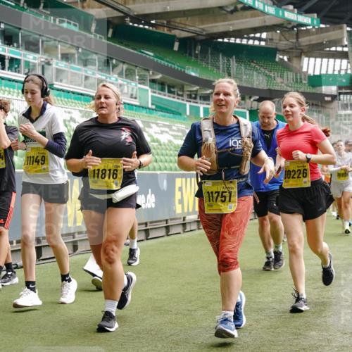 13.09.2026 - 21. swb-Marathon Bremen Michael Burmester http://msf.ph/oto/10466072 13.09.2026 10:35:34 Laufen im Stadion 10093, 10144, 10147, 10152, 10157, 10160, 10173, 10175, 10181, 10182, 10185, 10187, 10195, 10245, 10251, 10254, 10263, 10272, 10275, 10291, 10306, 10309, 10356, 10357, 10367, 10368, 10369, 10377, 10382, 10409, 10420, 10427, 10439, 10460, 10473, 10477, 10481, 10485, 10492, 10528, 10559, 10560, 10607, 10617, 10636, 10639, 10669, 10671, 10672, 10677, 10700, 10715, 10828, 10914, 10928, 11126, 11162, 11343, 11803, 11965, 10146, 10222 meine-sportfotos.de