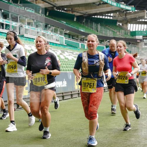 13.09.2026 - 21. swb-Marathon Bremen Michael Burmester http://msf.ph/oto/10466090 13.09.2026 10:35:35 Laufen im Stadion 10093, 10144, 10147, 10152, 10157, 10160, 10173, 10175, 10181, 10182, 10185, 10187, 10195, 10245, 10251, 10254, 10263, 10272, 10275, 10291, 10306, 10309, 10356, 10357, 10367, 10368, 10369, 10377, 10382, 10403, 10409, 10420, 10427, 10439, 10460, 10473, 10477, 10481, 10485, 10492, 10528, 10559, 10560, 10607, 10617, 10636, 10639, 10669, 10671, 10672, 10677, 10700, 10715, 10828, 10914, 10928, 11126, 11162, 11343, 11803, 11965, 10146, 10222 meine-sportfotos.de