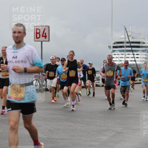 13.09.2026 - Kiel Lauf Andreas Tolksdorf http://msf.ph/oto/10466094 13.09.2026 12:06:57 Kiellinie 3206, 7342, 4, 2723, 3 meine-sportfotos.de