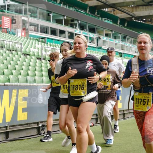 13.09.2026 - 21. swb-Marathon Bremen Michael Burmester http://msf.ph/oto/10466108 13.09.2026 10:35:35 Laufen im Stadion 10093, 10144, 10147, 10152, 10157, 10160, 10173, 10175, 10181, 10182, 10185, 10187, 10195, 10245, 10251, 10254, 10263, 10272, 10275, 10291, 10306, 10309, 10356, 10357, 10367, 10368, 10369, 10377, 10382, 10403, 10409, 10420, 10427, 10439, 10460, 10473, 10477, 10481, 10485, 10492, 10528, 10559, 10560, 10607, 10617, 10636, 10639, 10669, 10671, 10672, 10677, 10700, 10715, 10828, 10914, 10928, 11126, 11162, 11343, 11803, 11965, 10146, 10222 meine-sportfotos.de