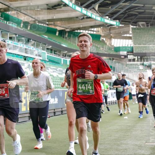 13.09.2026 - 21. swb-Marathon Bremen Michael Burmester http://msf.ph/oto/10466119 13.09.2026 13:13:21 Laufen im Stadion 118, 183, 270, 278, 349, 460, 514, 576, 600, 631, 695, 702, 933, 950, 1005, 1143, 1226, 1286, 1334, 1392, 1408, 1426, 1573, 1596, 1641, 1991, 2005, 2024, 2035, 2079, 2264, 2336, 2377, 2387, 2398, 2412, 2439, 2457, 2461, 2478, 2505, 2521, 2540, 2612, 2665, 2673, 2684, 2693, 2765, 2773, 2792, 2815, 2816, 2850, 2860, 2884, 2895, 2921, 2963, 2966, 2972, 2975, 3016, 3111, 3143, 3155, 3209, 3253, 3277, 3293, 3304, 3308, 3313, 3378, 3434, 3653, 3661 meine-sportfotos.de