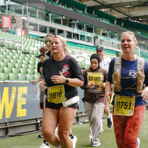 13.09.2026 - 21. swb-Marathon Bremen Michael Burmester http://msf.ph/oto/10466162 13.09.2026 10:35:35 Laufen im Stadion 10093, 10144, 10147, 10152, 10157, 10160, 10173, 10175, 10181, 10182, 10185, 10187, 10195, 10245, 10251, 10254, 10263, 10272, 10275, 10291, 10306, 10309, 10356, 10357, 10367, 10368, 10369, 10377, 10382, 10403, 10409, 10420, 10427, 10439, 10460, 10473, 10477, 10481, 10485, 10492, 10528, 10559, 10560, 10607, 10617, 10636, 10639, 10669, 10671, 10672, 10677, 10700, 10715, 10828, 10914, 10928, 11126, 11162, 11343, 11803, 11965, 10146, 10222 meine-sportfotos.de