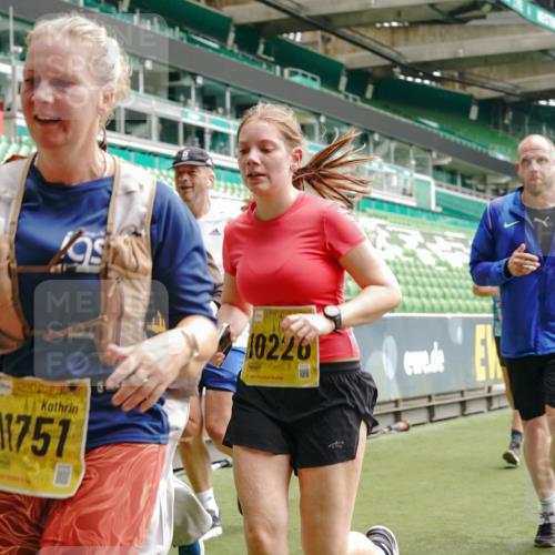 13.09.2026 - 21. swb-Marathon Bremen Michael Burmester http://msf.ph/oto/10466183 13.09.2026 10:35:36 Laufen im Stadion 10093, 10144, 10147, 10152, 10157, 10160, 10173, 10175, 10181, 10182, 10185, 10187, 10195, 10245, 10251, 10263, 10272, 10275, 10291, 10306, 10309, 10356, 10357, 10367, 10368, 10369, 10377, 10382, 10403, 10409, 10420, 10427, 10439, 10460, 10473, 10477, 10481, 10485, 10492, 10528, 10559, 10560, 10569, 10607, 10617, 10636, 10639, 10669, 10671, 10672, 10677, 10700, 10715, 10828, 10914, 10928, 11126, 11162, 11343, 11803, 11965, 10146, 10222 meine-sportfotos.de