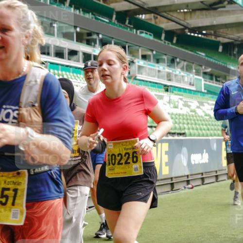 13.09.2026 - 21. swb-Marathon Bremen Michael Burmester http://msf.ph/oto/10466203 13.09.2026 10:35:36 Laufen im Stadion 10093, 10144, 10147, 10152, 10157, 10160, 10173, 10175, 10181, 10182, 10185, 10187, 10195, 10245, 10251, 10263, 10272, 10275, 10291, 10306, 10309, 10356, 10357, 10367, 10368, 10369, 10377, 10382, 10403, 10409, 10420, 10427, 10439, 10460, 10473, 10477, 10481, 10485, 10492, 10528, 10559, 10560, 10569, 10607, 10617, 10636, 10639, 10669, 10671, 10672, 10677, 10700, 10715, 10828, 10914, 10928, 11126, 11162, 11343, 11803, 11965, 10146, 10222 meine-sportfotos.de