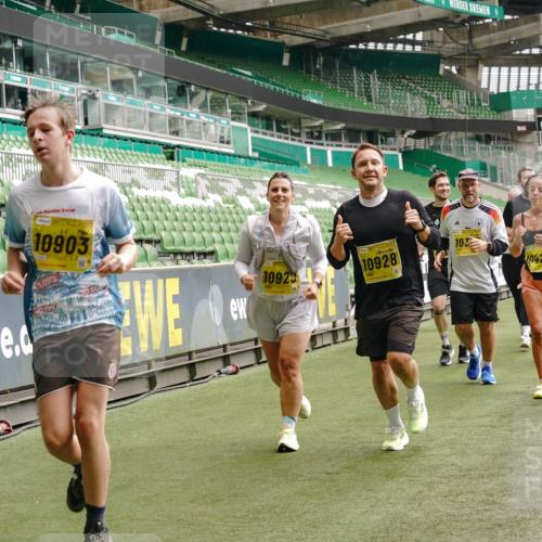 13.09.2026 - 21. swb-Marathon Bremen Michael Burmester http://msf.ph/oto/10466382 13.09.2026 10:35:38 Laufen im Stadion 10093, 10144, 10147, 10152, 10157, 10160, 10173, 10175, 10181, 10182, 10185, 10187, 10195, 10245, 10251, 10263, 10272, 10275, 10278, 10291, 10306, 10309, 10338, 10356, 10357, 10367, 10368, 10369, 10377, 10382, 10403, 10409, 10420, 10427, 10439, 10460, 10473, 10477, 10481, 10485, 10492, 10528, 10559, 10560, 10569, 10607, 10617, 10636, 10639, 10669, 10671, 10672, 10677, 10700, 10715, 10828, 10914, 10928, 11126, 11162, 11343, 11803, 11965, 10146, 10222 meine-sportfotos.de