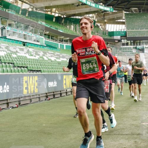 13.09.2026 - 21. swb-Marathon Bremen Michael Burmester http://msf.ph/oto/10466391 13.09.2026 12:56:52 Laufen im Stadion 307, 334, 411, 431, 465, 655, 769, 776, 854, 857, 876, 913, 926, 948, 1010, 1058, 1130, 1254, 1537, 1601, 1645, 1750, 1809, 1900, 1972, 2001, 2040, 2051, 2075, 2122, 2260, 2319, 2324, 2402, 2473, 2493, 2535, 2604, 2634, 2640, 2671, 2761, 2812, 2904, 2948, 3051, 3057, 3078, 3119, 3192, 3202, 3290, 3348, 3411, 3450, 3458, 3508, 3514, 3634, 3685, 3690, 3760, 3813, 3866, 3939, 4101, 4135, 4171, 4316, 4319, 4413, 4455, 4479, 4733, 5277, 5430, 5530, 6106, 2498, 3085 meine-sportfotos.de