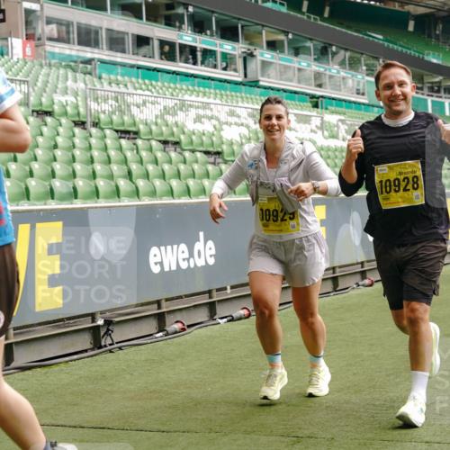 13.09.2026 - 21. swb-Marathon Bremen Michael Burmester http://msf.ph/oto/10466428 13.09.2026 10:35:39 Laufen im Stadion 10093, 10144, 10147, 10152, 10157, 10160, 10173, 10175, 10181, 10182, 10185, 10187, 10195, 10245, 10251, 10263, 10272, 10275, 10278, 10291, 10306, 10309, 10338, 10356, 10357, 10367, 10368, 10369, 10377, 10382, 10403, 10409, 10420, 10427, 10439, 10473, 10477, 10481, 10485, 10492, 10528, 10559, 10560, 10569, 10607, 10617, 10636, 10639, 10669, 10671, 10672, 10677, 10700, 10715, 10828, 10914, 10928, 11126, 11162, 11343, 11803, 11965, 10146, 10222 meine-sportfotos.de
