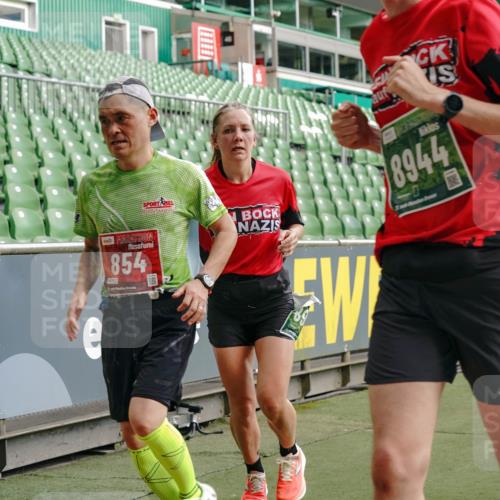 13.09.2026 - 21. swb-Marathon Bremen Michael Burmester http://msf.ph/oto/10466448 13.09.2026 12:56:53 Laufen im Stadion 307, 334, 411, 431, 465, 655, 769, 776, 854, 857, 876, 913, 926, 948, 1010, 1058, 1130, 1254, 1537, 1601, 1645, 1750, 1809, 1900, 1972, 2001, 2040, 2051, 2075, 2122, 2260, 2319, 2324, 2402, 2473, 2493, 2535, 2604, 2634, 2640, 2671, 2761, 2812, 2904, 2948, 3051, 3057, 3078, 3119, 3192, 3202, 3290, 3348, 3411, 3450, 3458, 3508, 3514, 3634, 3685, 3690, 3760, 3813, 3866, 3939, 4101, 4135, 4171, 4316, 4319, 4413, 4455, 4479, 4733, 5277, 5430, 5530, 2498, 3085 meine-sportfotos.de