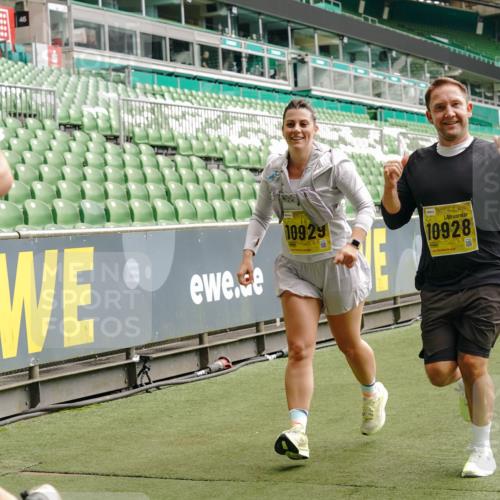 13.09.2026 - 21. swb-Marathon Bremen Michael Burmester http://msf.ph/oto/10466458 13.09.2026 10:35:39 Laufen im Stadion 10093, 10144, 10147, 10152, 10157, 10160, 10173, 10175, 10181, 10182, 10185, 10187, 10195, 10245, 10251, 10263, 10272, 10275, 10278, 10291, 10306, 10309, 10338, 10356, 10357, 10367, 10368, 10369, 10377, 10382, 10403, 10409, 10420, 10427, 10439, 10473, 10477, 10481, 10485, 10492, 10528, 10559, 10560, 10569, 10607, 10617, 10636, 10639, 10669, 10671, 10672, 10677, 10700, 10715, 10828, 10914, 10928, 11126, 11162, 11343, 11803, 11965, 10146, 10222 meine-sportfotos.de