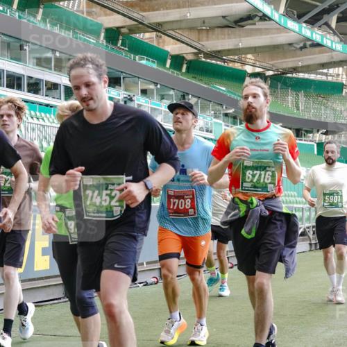 13.09.2026 - 21. swb-Marathon Bremen Michael Burmester http://msf.ph/oto/10466484 13.09.2026 13:13:27 Laufen im Stadion 118, 183, 270, 278, 349, 460, 514, 576, 600, 631, 695, 702, 933, 950, 1005, 1143, 1226, 1286, 1334, 1392, 1408, 1426, 1573, 1596, 1641, 1991, 2005, 2024, 2035, 2079, 2233, 2264, 2336, 2377, 2387, 2398, 2412, 2439, 2457, 2461, 2478, 2505, 2521, 2540, 2564, 2612, 2665, 2684, 2693, 2765, 2773, 2792, 2815, 2816, 2860, 2884, 2895, 2921, 2963, 2966, 2972, 2975, 3016, 3111, 3143, 3155, 3209, 3253, 3277, 3293, 3304, 3308, 3313, 3378, 3405, 3428, 3434, 3653, 3661 meine-sportfotos.de