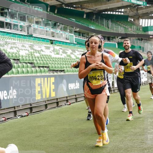 13.09.2026 - 21. swb-Marathon Bremen Michael Burmester http://msf.ph/oto/10466533 13.09.2026 10:35:40 Laufen im Stadion 10093, 10144, 10147, 10152, 10157, 10160, 10173, 10175, 10181, 10182, 10185, 10187, 10195, 10245, 10251, 10263, 10272, 10275, 10278, 10291, 10306, 10309, 10338, 10356, 10357, 10367, 10368, 10369, 10377, 10382, 10403, 10409, 10411, 10420, 10427, 10439, 10473, 10477, 10481, 10485, 10492, 10528, 10531, 10559, 10560, 10569, 10607, 10617, 10636, 10639, 10669, 10671, 10672, 10677, 10700, 10715, 10828, 10914, 10928, 11126, 11162, 11343, 11803, 11965, 10146, 10222 meine-sportfotos.de