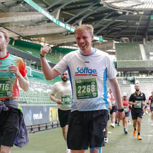13.09.2026 - 21. swb-Marathon Bremen Michael Burmester http://msf.ph/oto/10466543 13.09.2026 13:13:28 Laufen im Stadion 118, 183, 270, 278, 349, 460, 514, 576, 600, 631, 695, 702, 933, 950, 1005, 1143, 1226, 1286, 1334, 1392, 1408, 1426, 1573, 1596, 1641, 1991, 2005, 2024, 2035, 2079, 2233, 2264, 2336, 2377, 2387, 2398, 2412, 2439, 2457, 2461, 2478, 2505, 2521, 2540, 2564, 2612, 2665, 2684, 2693, 2765, 2773, 2792, 2815, 2816, 2860, 2884, 2895, 2921, 2963, 2966, 2972, 2975, 3016, 3111, 3143, 3155, 3209, 3253, 3277, 3293, 3304, 3308, 3313, 3378, 3405, 3428, 3434, 3653, 3661 meine-sportfotos.de