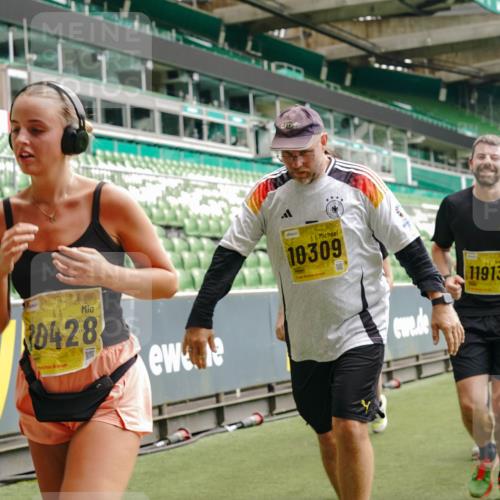 13.09.2026 - 21. swb-Marathon Bremen Michael Burmester http://msf.ph/oto/10466621 13.09.2026 10:35:42 Laufen im Stadion 10093, 10144, 10147, 10152, 10157, 10160, 10173, 10175, 10181, 10182, 10185, 10187, 10195, 10245, 10251, 10263, 10272, 10275, 10278, 10291, 10306, 10309, 10338, 10356, 10357, 10367, 10368, 10369, 10377, 10382, 10403, 10409, 10411, 10420, 10427, 10439, 10473, 10477, 10481, 10485, 10492, 10528, 10531, 10559, 10560, 10569, 10607, 10617, 10636, 10639, 10669, 10671, 10672, 10677, 10715, 10828, 10914, 10928, 11162, 11343, 11803, 11965, 10146, 10222 meine-sportfotos.de
