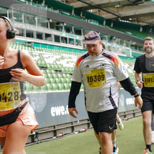 13.09.2026 - 21. swb-Marathon Bremen Michael Burmester http://msf.ph/oto/10466653 13.09.2026 10:35:42 Laufen im Stadion 10093, 10144, 10147, 10152, 10157, 10160, 10173, 10175, 10181, 10182, 10185, 10187, 10195, 10245, 10251, 10263, 10272, 10275, 10278, 10291, 10306, 10309, 10338, 10356, 10357, 10367, 10368, 10369, 10377, 10382, 10403, 10409, 10411, 10420, 10427, 10439, 10473, 10477, 10481, 10485, 10492, 10528, 10531, 10559, 10560, 10569, 10607, 10617, 10636, 10639, 10669, 10671, 10672, 10677, 10715, 10828, 10914, 10928, 11162, 11343, 11803, 11965, 10146, 10222 meine-sportfotos.de