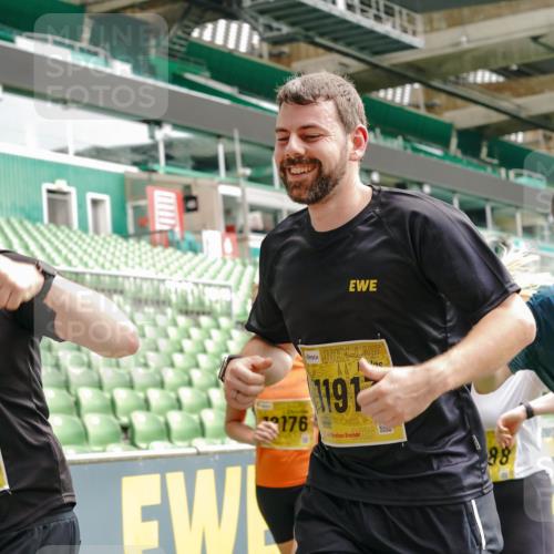13.09.2026 - 21. swb-Marathon Bremen Michael Burmester http://msf.ph/oto/10466697 13.09.2026 10:35:43 Laufen im Stadion 10093, 10144, 10147, 10152, 10157, 10160, 10173, 10175, 10181, 10182, 10185, 10187, 10195, 10245, 10251, 10263, 10272, 10275, 10278, 10291, 10306, 10309, 10338, 10356, 10357, 10367, 10368, 10369, 10377, 10382, 10403, 10409, 10411, 10420, 10427, 10439, 10473, 10477, 10481, 10485, 10492, 10528, 10531, 10559, 10560, 10569, 10607, 10617, 10636, 10639, 10669, 10671, 10672, 10677, 10715, 10828, 10914, 10928, 11162, 11343, 11803, 11965, 10146, 10222 meine-sportfotos.de