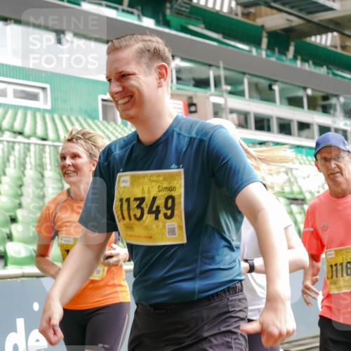 13.09.2026 - 21. swb-Marathon Bremen Michael Burmester http://msf.ph/oto/10466793 13.09.2026 10:35:44 Laufen im Stadion 10093, 10144, 10147, 10152, 10157, 10160, 10173, 10175, 10181, 10182, 10185, 10187, 10195, 10245, 10251, 10263, 10272, 10275, 10278, 10291, 10306, 10309, 10338, 10356, 10357, 10367, 10368, 10369, 10377, 10382, 10403, 10409, 10411, 10420, 10427, 10439, 10473, 10477, 10481, 10485, 10492, 10528, 10531, 10559, 10560, 10569, 10607, 10617, 10636, 10639, 10669, 10671, 10672, 10677, 10715, 10828, 10914, 10928, 11162, 11343, 11803, 11965, 10146, 10222 meine-sportfotos.de