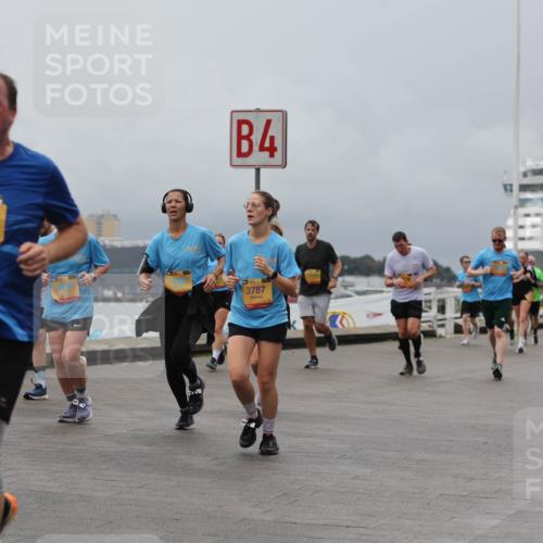 13.09.2026 - Kiel Lauf Andreas Tolksdorf http://msf.ph/oto/10466799 13.09.2026 12:07:24 Kiellinie 2529, 2266, 4, 39, 3787, 3 meine-sportfotos.de