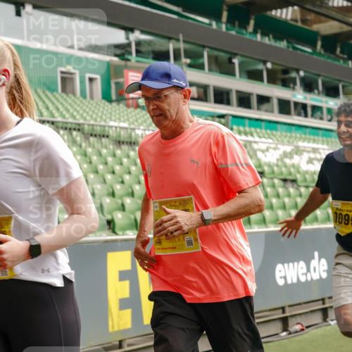 13.09.2026 - 21. swb-Marathon Bremen Michael Burmester http://msf.ph/oto/10466819 13.09.2026 10:35:45 Laufen im Stadion 10093, 10144, 10147, 10152, 10157, 10160, 10173, 10175, 10181, 10182, 10185, 10187, 10195, 10245, 10251, 10263, 10272, 10275, 10278, 10291, 10306, 10309, 10338, 10356, 10357, 10367, 10368, 10369, 10377, 10382, 10403, 10409, 10411, 10420, 10427, 10439, 10473, 10477, 10481, 10485, 10492, 10528, 10531, 10559, 10560, 10569, 10607, 10617, 10636, 10639, 10669, 10671, 10672, 10677, 10715, 10828, 10914, 10928, 11162, 11343, 11803, 11965, 10146, 10222 meine-sportfotos.de
