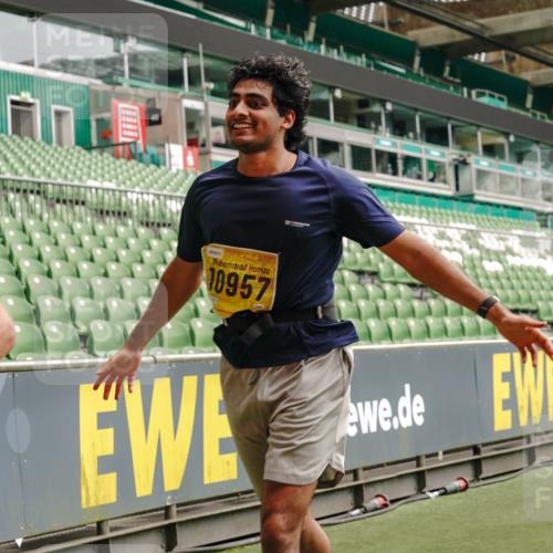 13.09.2026 - 21. swb-Marathon Bremen Michael Burmester http://msf.ph/oto/10466846 13.09.2026 10:35:45 Laufen im Stadion 10093, 10144, 10147, 10152, 10157, 10160, 10173, 10175, 10181, 10182, 10185, 10187, 10195, 10245, 10251, 10263, 10272, 10275, 10278, 10291, 10306, 10309, 10338, 10356, 10357, 10367, 10368, 10369, 10377, 10382, 10403, 10409, 10411, 10420, 10427, 10439, 10473, 10477, 10481, 10485, 10492, 10528, 10531, 10559, 10560, 10569, 10607, 10617, 10636, 10639, 10669, 10671, 10672, 10677, 10715, 10828, 10914, 10928, 11162, 11343, 11803, 11965, 10146, 10222 meine-sportfotos.de