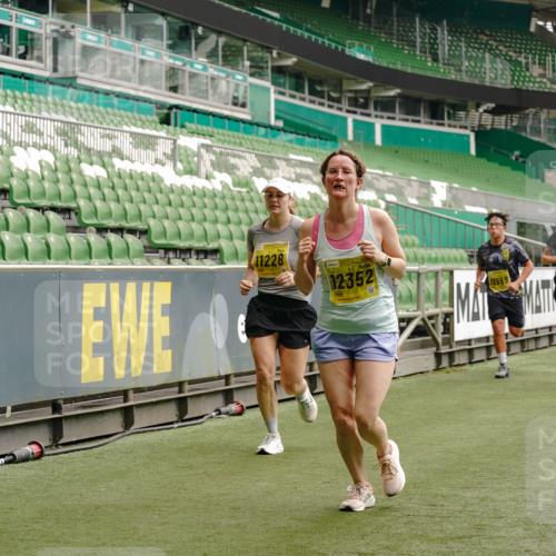 13.09.2026 - 21. swb-Marathon Bremen Michael Burmester http://msf.ph/oto/10466875 13.09.2026 10:35:46 Laufen im Stadion 10093, 10144, 10147, 10152, 10157, 10160, 10173, 10175, 10181, 10182, 10185, 10187, 10195, 10245, 10251, 10263, 10272, 10275, 10278, 10291, 10306, 10309, 10338, 10356, 10357, 10367, 10368, 10369, 10377, 10382, 10403, 10409, 10411, 10420, 10427, 10439, 10473, 10477, 10481, 10485, 10492, 10528, 10531, 10559, 10560, 10569, 10607, 10617, 10636, 10639, 10669, 10671, 10672, 10677, 10715, 10828, 10914, 10928, 11162, 11343, 11803, 11965, 10146, 10222 meine-sportfotos.de