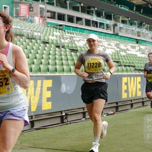 13.09.2026 - 21. swb-Marathon Bremen Michael Burmester http://msf.ph/oto/10466996 13.09.2026 10:35:49 Laufen im Stadion 10093, 10144, 10147, 10152, 10157, 10160, 10173, 10175, 10181, 10182, 10185, 10187, 10195, 10245, 10251, 10263, 10272, 10275, 10278, 10291, 10306, 10309, 10338, 10356, 10357, 10367, 10368, 10369, 10377, 10382, 10403, 10409, 10411, 10420, 10427, 10429, 10439, 10473, 10477, 10481, 10485, 10492, 10528, 10531, 10559, 10560, 10569, 10607, 10617, 10636, 10639, 10669, 10671, 10672, 10677, 10715, 10928, 11162, 11343, 11803, 11965, 10146, 10222 meine-sportfotos.de