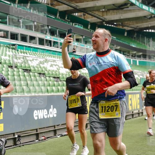 13.09.2026 - 21. swb-Marathon Bremen Michael Burmester http://msf.ph/oto/10467195 13.09.2026 10:35:51 Laufen im Stadion 10093, 10144, 10147, 10152, 10157, 10160, 10173, 10175, 10181, 10182, 10185, 10187, 10195, 10245, 10251, 10263, 10272, 10275, 10278, 10291, 10306, 10309, 10338, 10357, 10367, 10368, 10369, 10377, 10382, 10390, 10403, 10409, 10411, 10420, 10427, 10429, 10439, 10473, 10477, 10481, 10485, 10492, 10528, 10531, 10559, 10560, 10569, 10607, 10617, 10636, 10639, 10669, 10671, 10672, 10677, 10715, 10928, 11162, 11343, 11803, 11965, 10146, 10222 meine-sportfotos.de