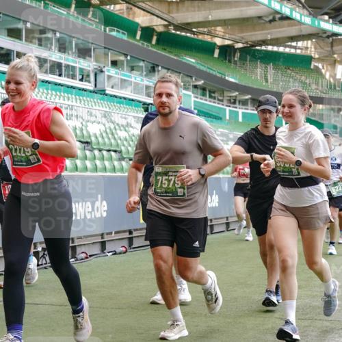 13.09.2026 - 21. swb-Marathon Bremen Michael Burmester http://msf.ph/oto/10467438 13.09.2026 13:13:37 Laufen im Stadion 118, 183, 270, 278, 349, 460, 514, 576, 600, 631, 695, 702, 768, 933, 950, 956, 1005, 1143, 1286, 1334, 1392, 1408, 1426, 1573, 1596, 1641, 1991, 2005, 2024, 2035, 2079, 2233, 2264, 2336, 2387, 2412, 2439, 2457, 2461, 2478, 2505, 2521, 2540, 2564, 2612, 2665, 2684, 2693, 2765, 2773, 2792, 2815, 2816, 2829, 2860, 2884, 2887, 2895, 2921, 2963, 2966, 2972, 2975, 3016, 3111, 3143, 3155, 3209, 3253, 3277, 3293, 3304, 3313, 3378, 3405, 3428, 3434, 3653, 3661 meine-sportfotos.de